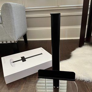 RIKI Skinny Black Vanity Stand